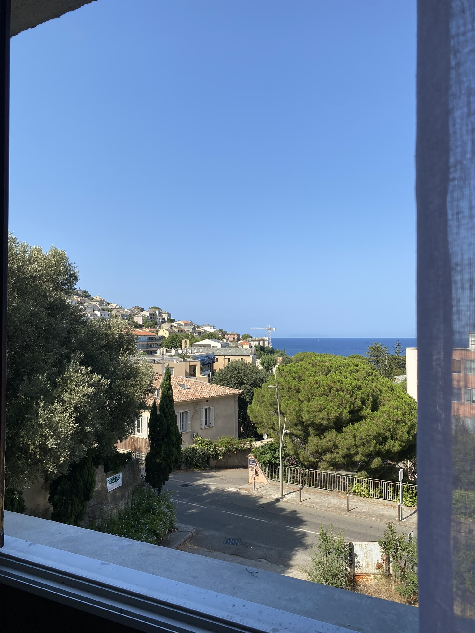 Vue sur la mer depuis le studio à Pietranera