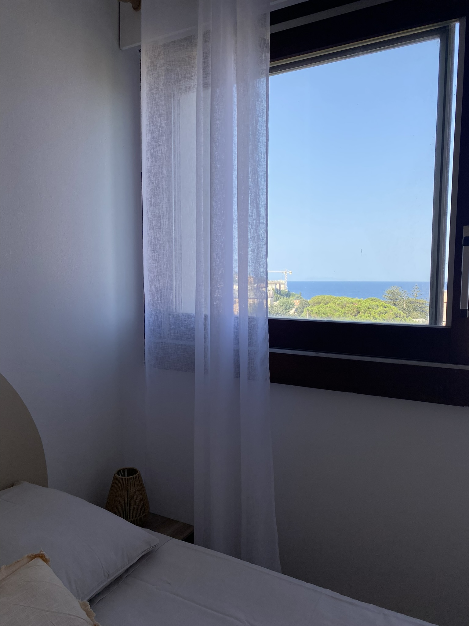 Lit double avec vue sur la mer